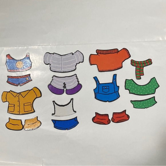 Moley Gets Dressed book & magnetic pieces - Picture 5 of 8